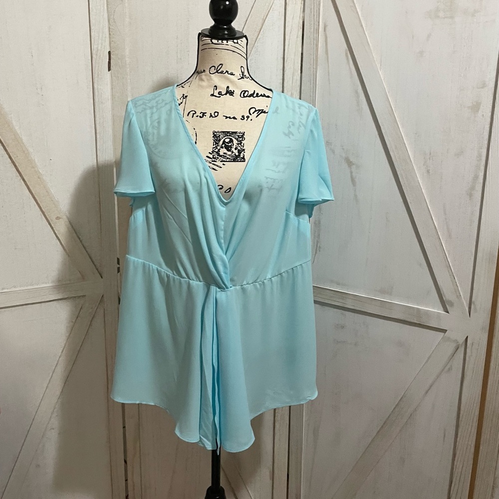 TORRID GEORGETTE FLUTTER SLEEVE TOP NWT 0X